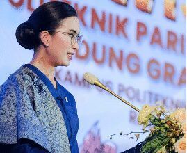 Menteri Pariwisata Bantah Isu Mandi Pakai Air Galon: Itu Karangan Saja