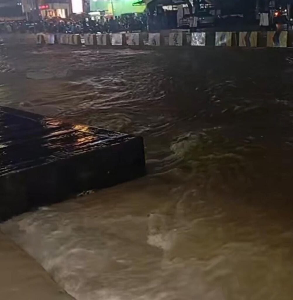 Hujan Deras Guyur Balikpapan, Jalan MT Haryono dan BJBJ Terendam Banjir