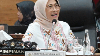 Peluncuran Smartboard oleh Presiden Prabowo, Komisi X DPR Ingatkan Pengawasan Ketat di Sekolah