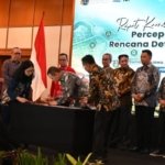 Percepatan RDTR Paser - Bupati Paser dr. Fahmi Fadli saat menandatangani pakta integritas percepatan penyusunan RDTR di Jakarta bersama jajaran kementerian terkait.
