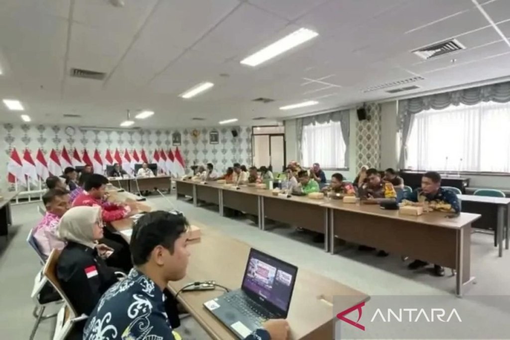 Kampung REDAM - Kanwil KemenHAM Kaltim saat melakukan koordinasi penguatan Kampung REDAM di Kota Bontang sebagai upaya deteksi dini konflik sosial.