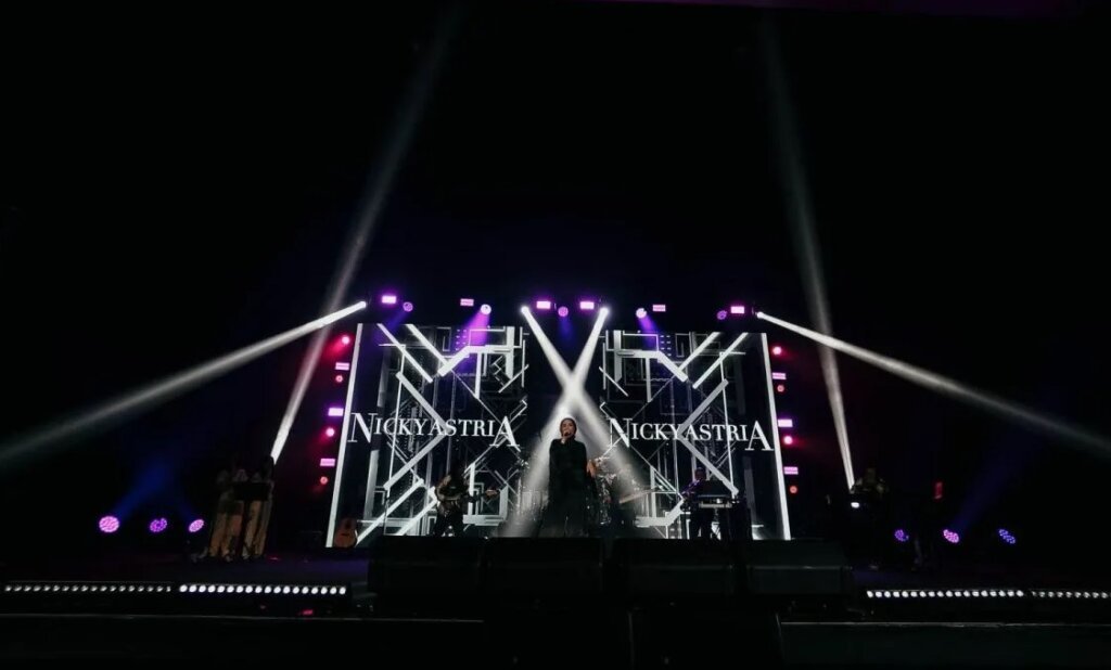 Konser Nicky Astria - Penyanyi legendaris Nicky Astria saat memberikan keterangan pers terkait persiapan konser 42 tahun berkarya yang akan digelar di Jakarta.