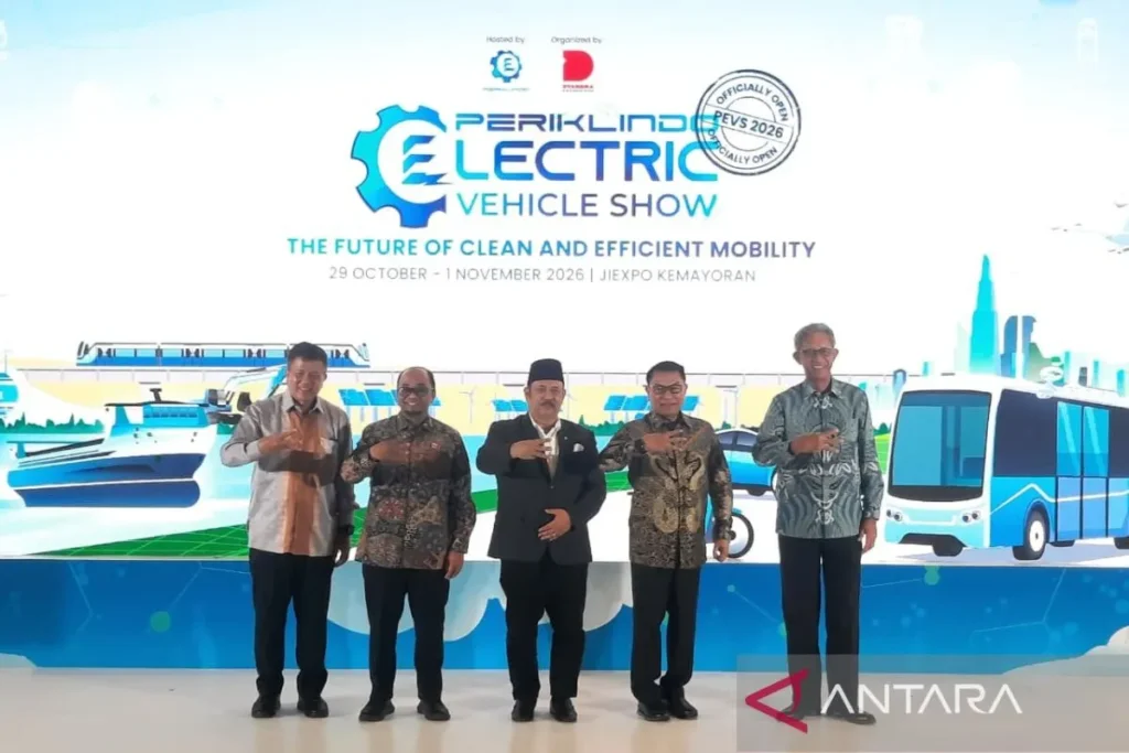 Transformasi Energi Hijau - Suasana pembukaan Periklindo Electric Vehicle Show (PEVS) 2026 yang menonjolkan inovasi kendaraan listrik terbaru untuk mendukung mobilitas berkelanjutan di Indonesia.
