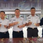 Lapas Narkotika Samarinda - Petugas Lapas Narkotika Samarinda saat melakukan inspeksi mendalam pada sarana pengamanan fisik dan blok hunian sebagai bagian dari deteksi dini gangguan kamtib.