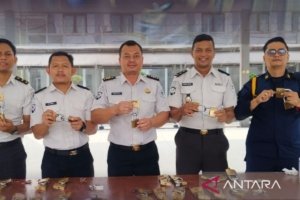 Lapas Narkotika Samarinda - Petugas Lapas Narkotika Samarinda saat melakukan inspeksi mendalam pada sarana pengamanan fisik dan blok hunian sebagai bagian dari deteksi dini gangguan kamtib.