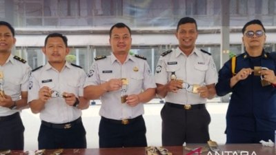 Lapas Narkotika Samarinda - Petugas Lapas Narkotika Samarinda saat melakukan inspeksi mendalam pada sarana pengamanan fisik dan blok hunian sebagai bagian dari deteksi dini gangguan kamtib.