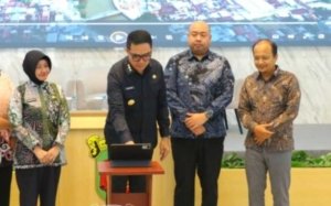 Wali Kota Samarinda, Andi Harun saat peluncuran Platform SADAR di Ruang Arutalla Bapperida Samarinda, Kamis (8/10/2026) siang.