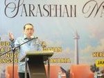 Keraton Nusantara - Menteri Kebudayaan saat memberikan sambutan dalam acara Sarasehan Nasional Keraton Nusantara yang membahas peran kerajaan dalam menjaga identitas budaya bangsa.