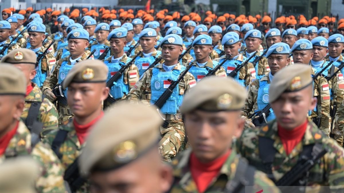 Kehormatan Bangsa - Presiden Prabowo Subianto memberikan arahan strategis mengenai pentingnya menjaga kedaulatan dan kehormatan bangsa kepada jajaran prajurit TNI.